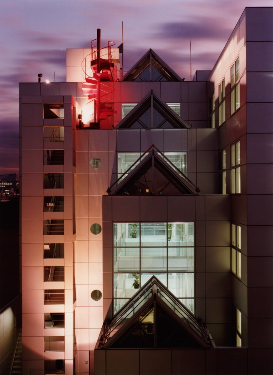 The No. 21 Arai Building at Ebisu-minami 1-20-6, a six-storey office block. Geneon gave this address (第21荒井ビル) as its head office from its renaming in October 2003, and was still here when the 2004 Casiopea disc came out; the company moved to Akasaka in 2009.
